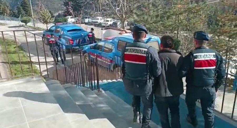 Kablo hırsızları suçüstü yakalandı;