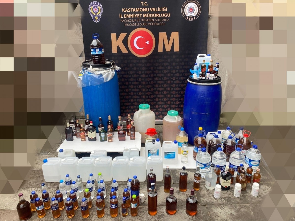 Litrelerce sahte alkol ele geçirildi;