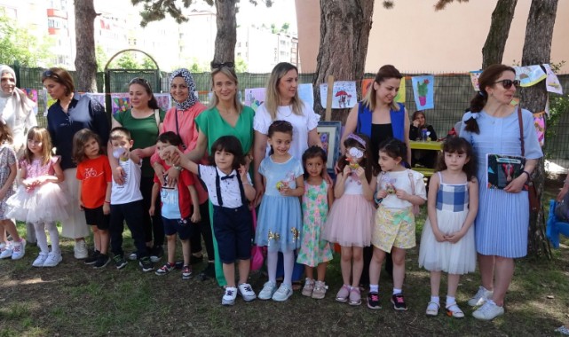 Minik öğrencilerin ilk mezuniyet heyecanı;