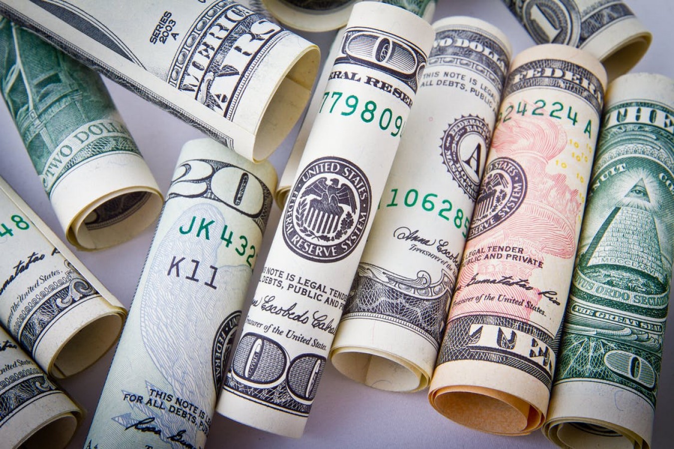 FAİZ İNDİ, DOLAR FIRLADI;