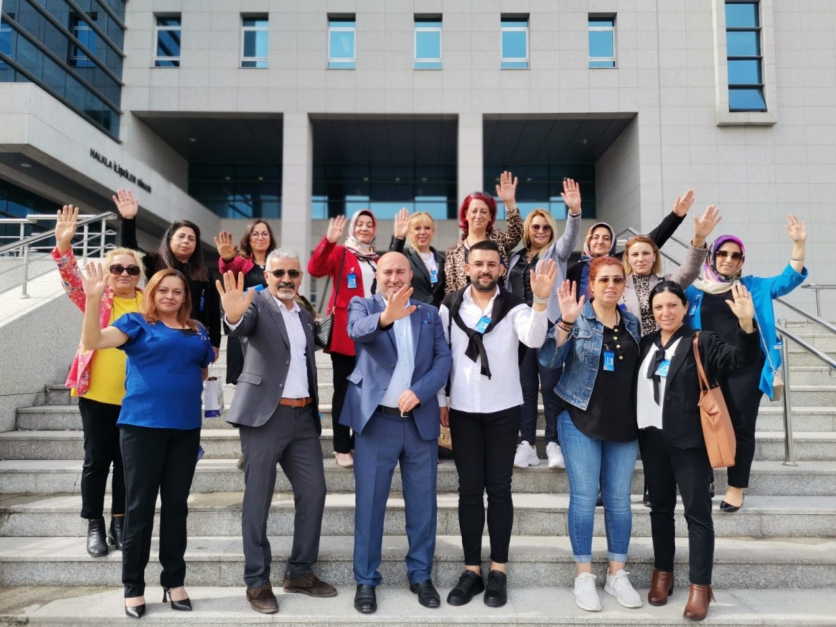 ‘Biz de varız, buradayız’;