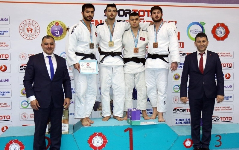 Judocular, madalyayla döndü;