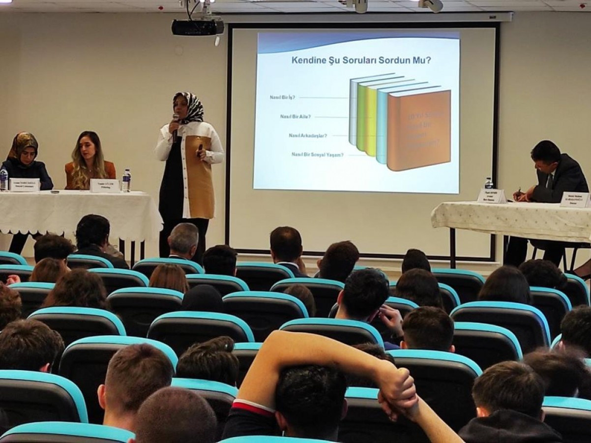 Lise öğrencilerine meslekler tanıtıldı;