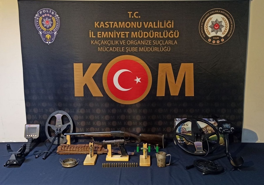 Tarihi eserler ele geçirildi;