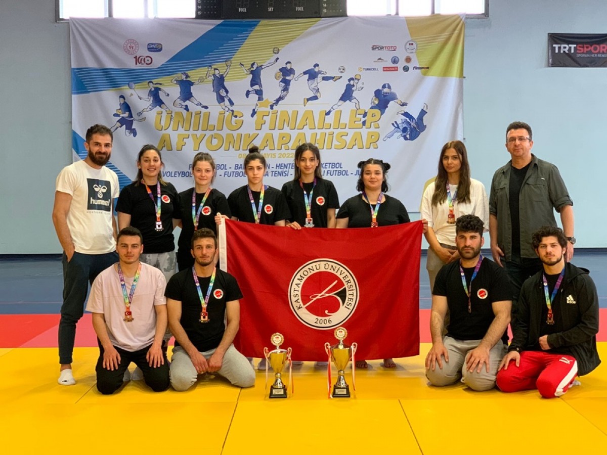 Afyonkarahisar'da 2 kupa, 4 madalya;