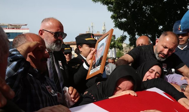 Kahramanlarımızı yüreğimize gömdük;