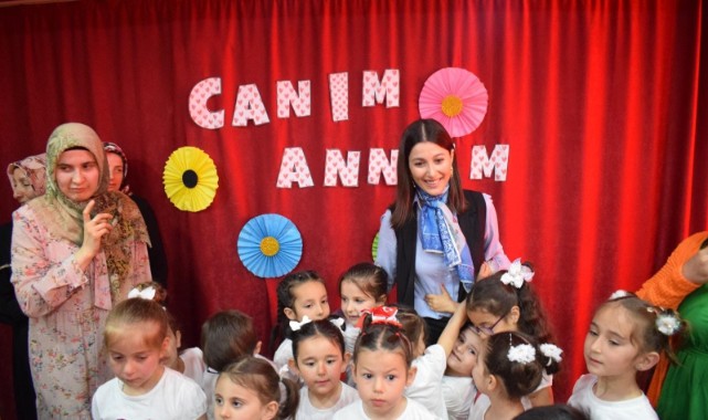 Anneleri duygulandıran gösteri;