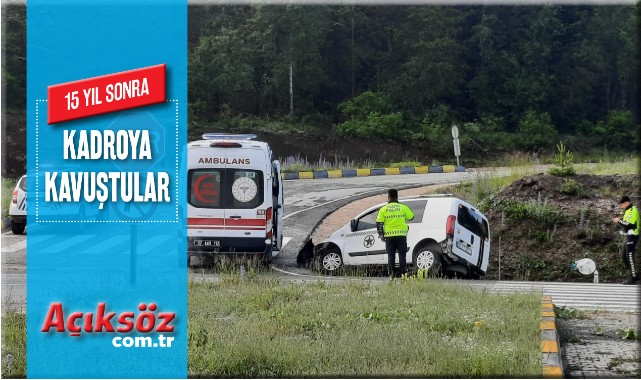 Hafif ticari araç su kanalına düştü;