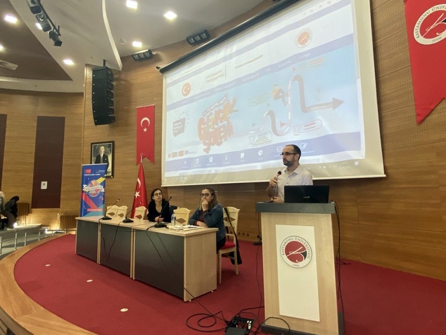 Üniversitede Erasmus+ bilgilendirme toplantısı;
