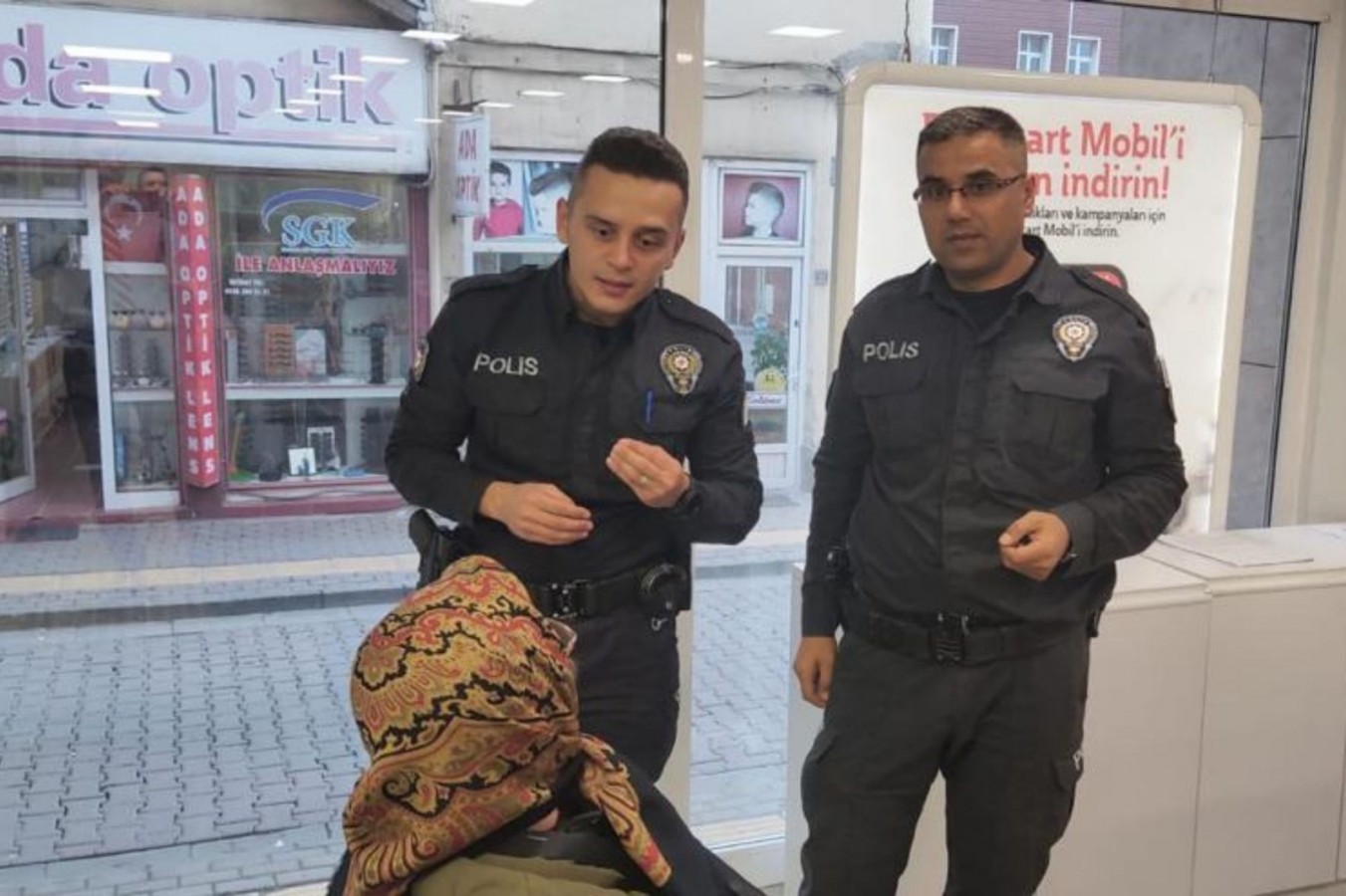 Polisin dikkati dolandırılmasını önledi;