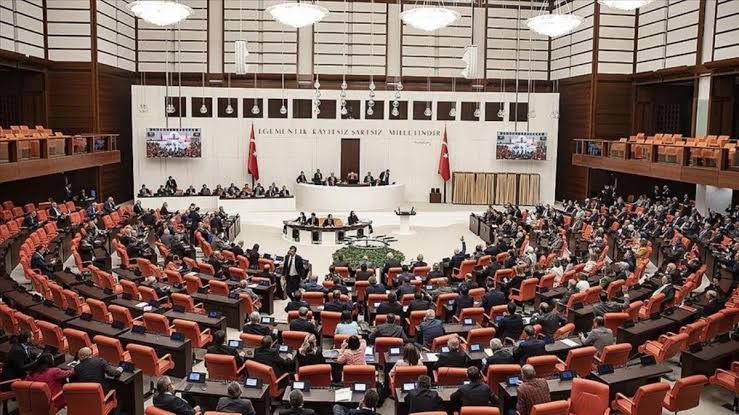 Başörtüsü teklifi komisyonda görüşülmeye başlandı;