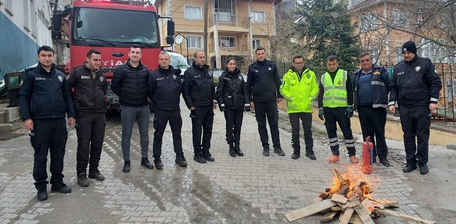 Küre'de polis memurlarına yangın eğitimi;