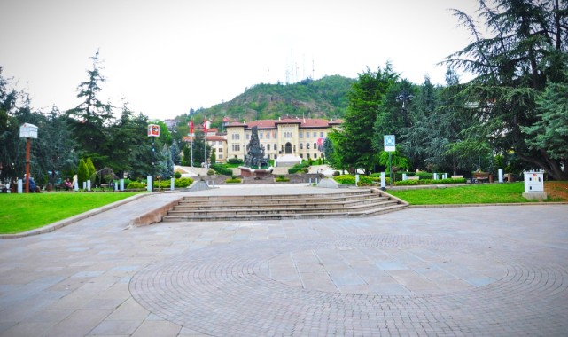 Cumhuriyet Meydanı boş kaldı;