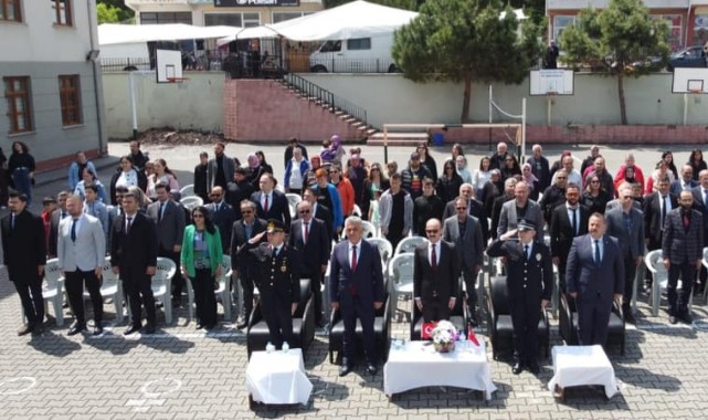"Gençler, geleceğe güvenle bakmalısınız";