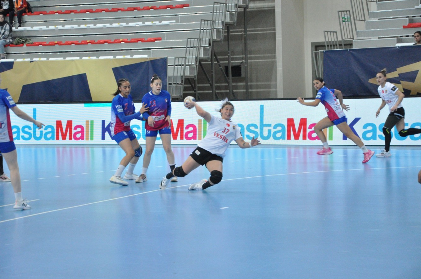 Belediyespor ligde bilindiği gibi (40-29);