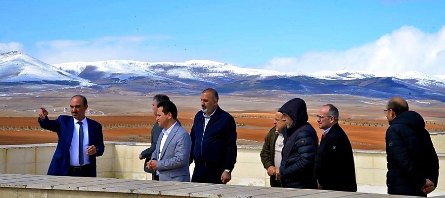 KÜ kampüsteki camii için mimari örnekler incelendi;