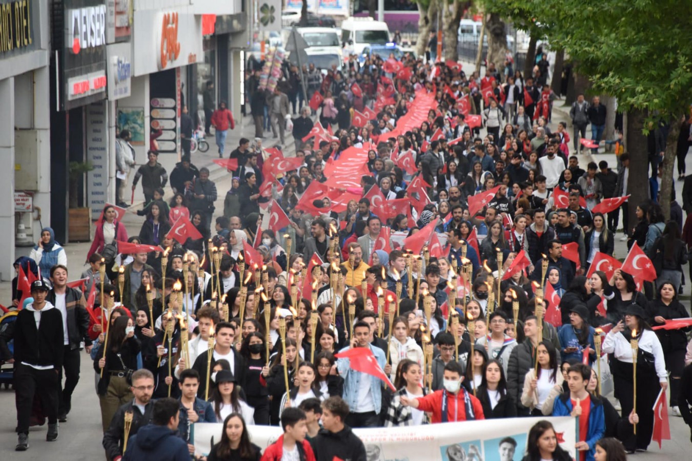 Kastamonu'da coşkulu 19 Mayıs yürüyüşü;