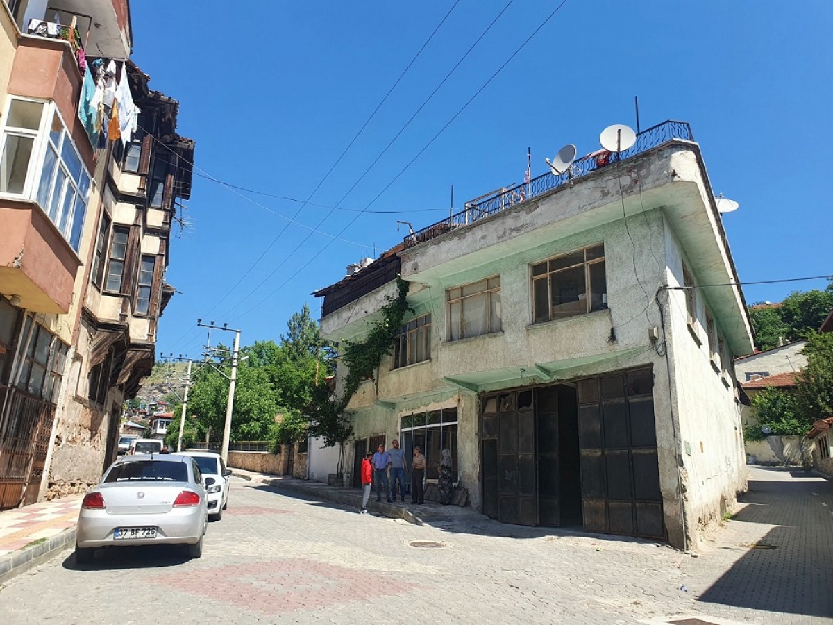 1 kişi ağır yaralandı;