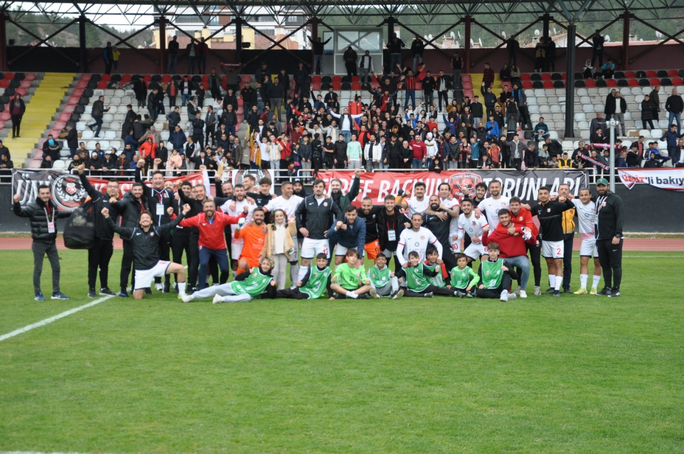 Cici’den altın değerinde kafa vuruşu: (1-0);