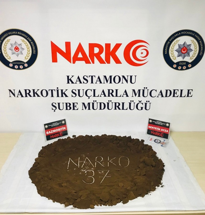 Zehir tacirlerine narkotikten darbe