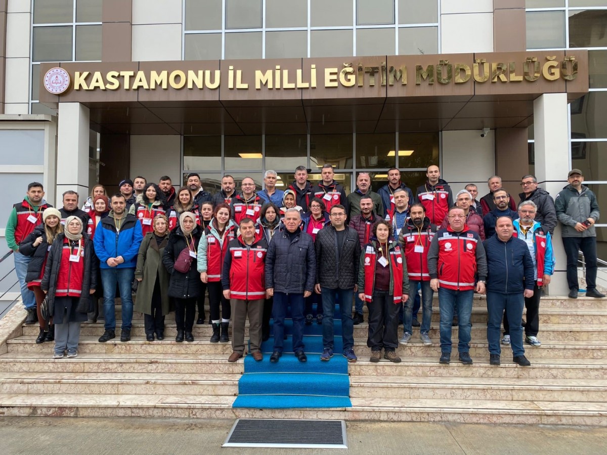 Kastamonu’dan 43 öğretmen Hatay’da;