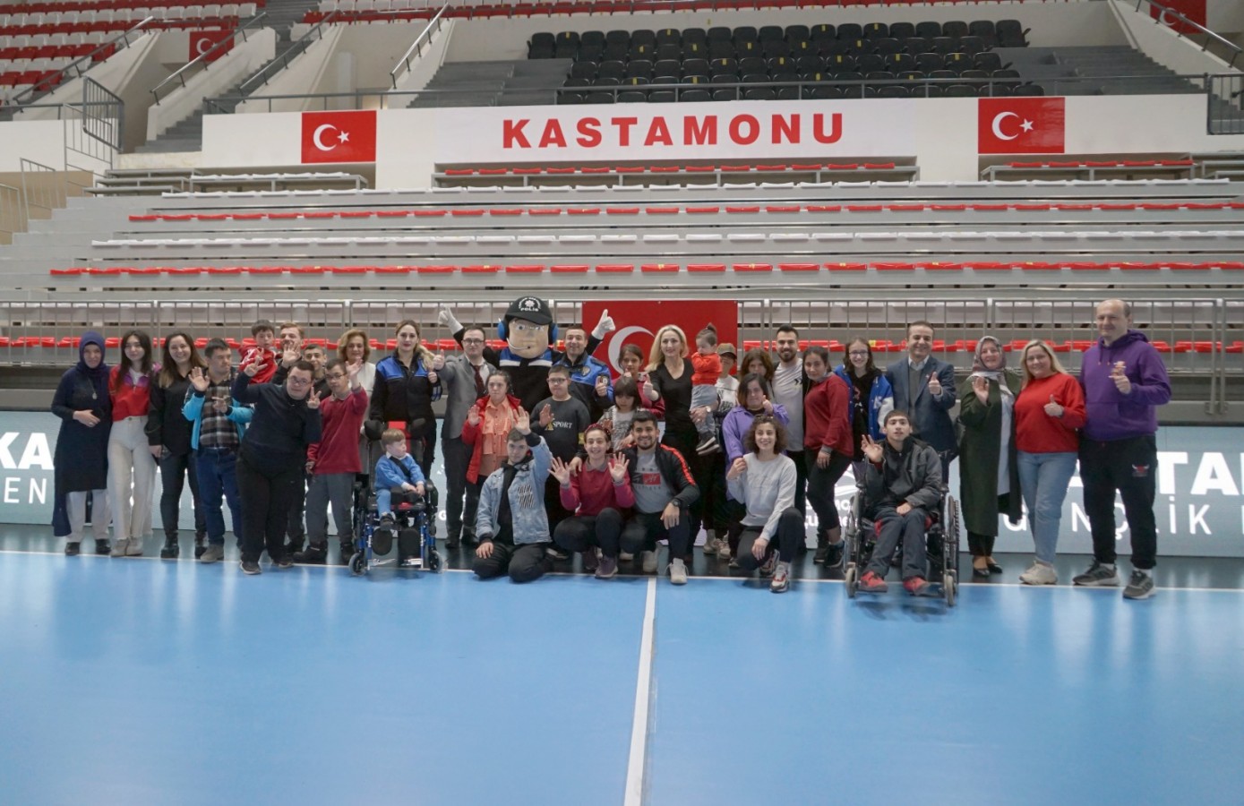 Özel çocuklar, gönüllerince eğlendi;