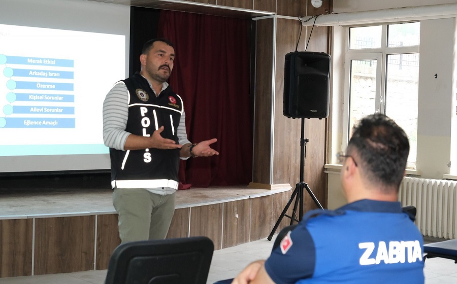 ‘En İyi Narkotik Polisi Anne’ eğitimleri Bozkurt’ta devam etti;
