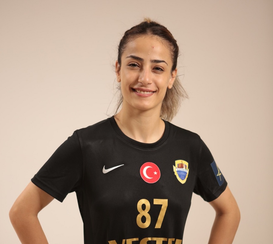 Emine kısa sürede adapte oldu;
