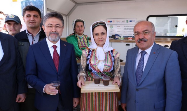 Bakan Yumaklı'ya yöresel Kara Çorba ikramı;