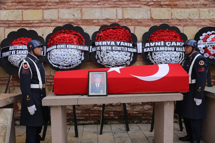 Son yolculuğuna uğurlandı;