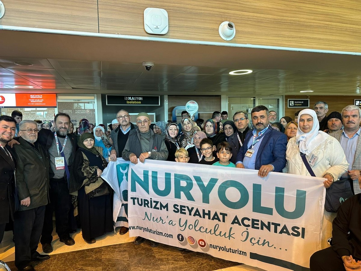Umre’ye giden 150 kişi yolcu edildi;