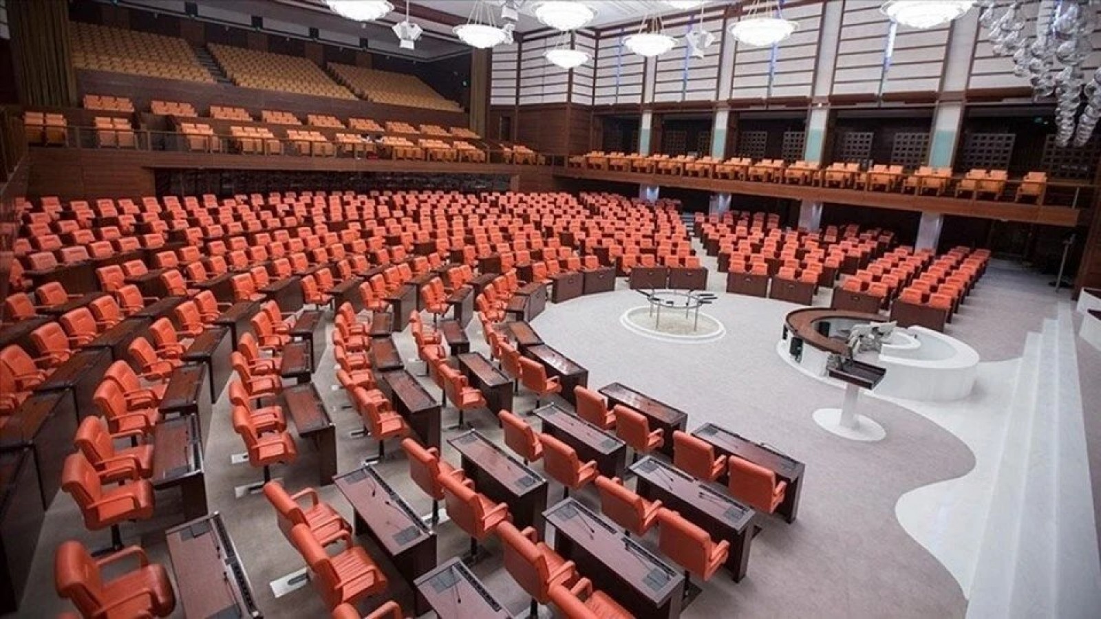 Meclis'te ilk gündem EYT;