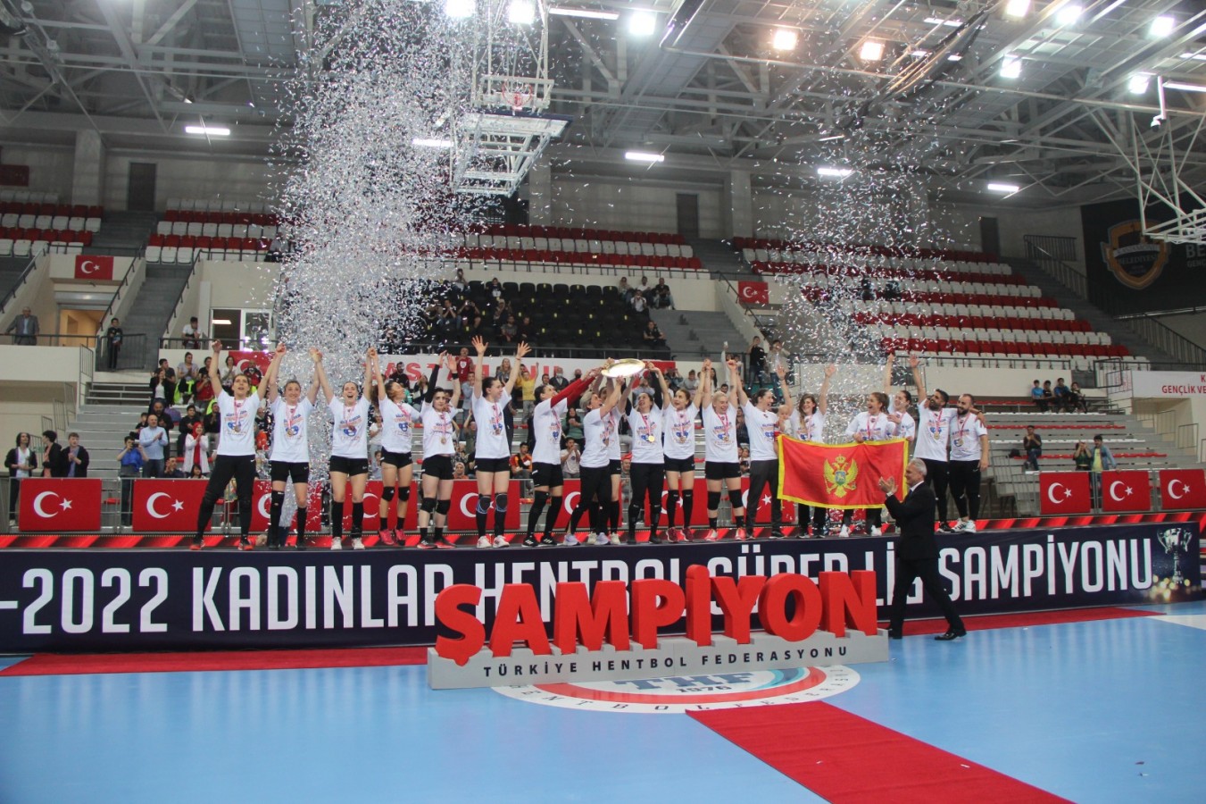 Şampiyon Belediyespor!;