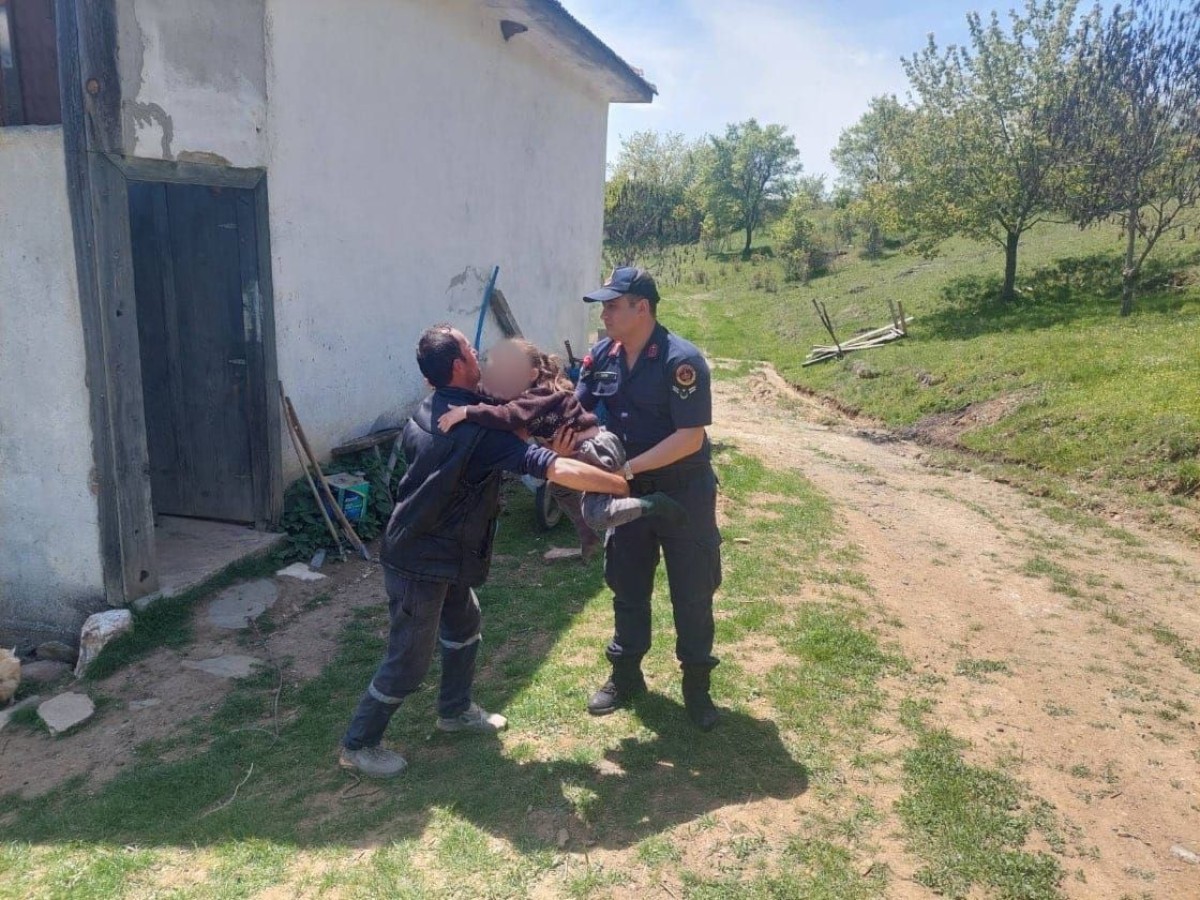 Kayıp engelli çocuk, ağaç altında bulundu;