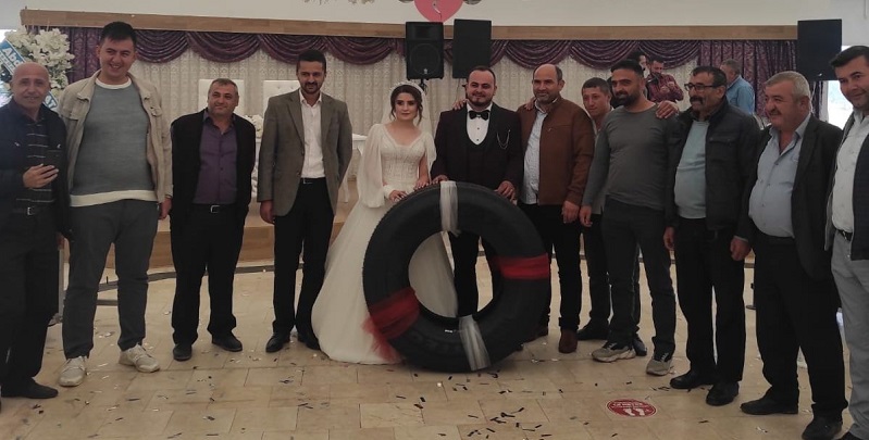 Dünya evine giren tır şoförüne arkadaşlarından ilginç takı;