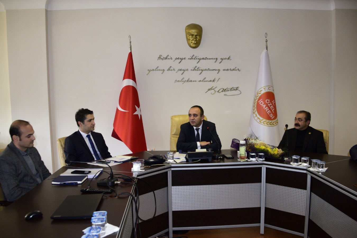 Muhtarlardan Genel Sekreter Sinsi’ye hayırlı olsun ziyareti;