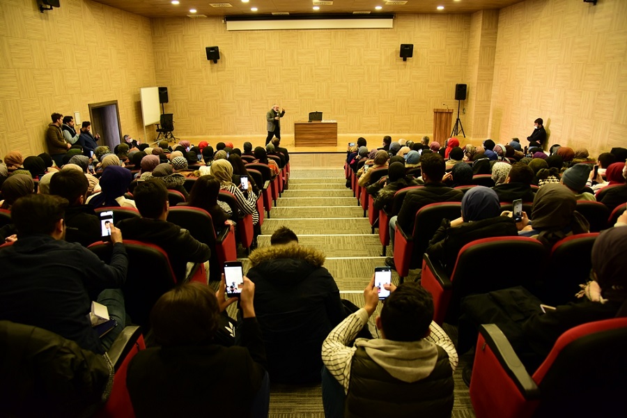 KÜ'de “Toplumsal Cinsiyet Bağlamında Aile ve Din” Konferansı;