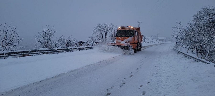 Kastamonu sahilde kar 30 santimetreyi aştı;