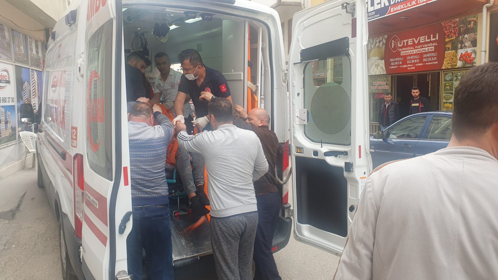 Meydanda Suriyeliler kavgaya tutuştu: 1 yaralı;