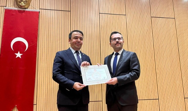 ‘Hak, hukuk ve iyilik için oyunuzu kullanın’;