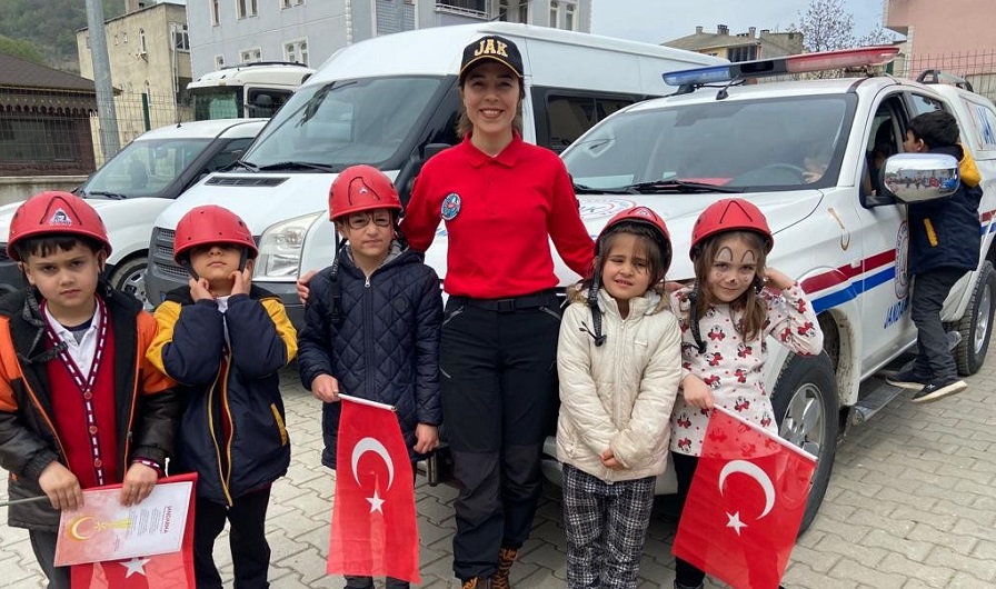 Bozkurt'ta 23 Nisan coşkulu kutlandı;