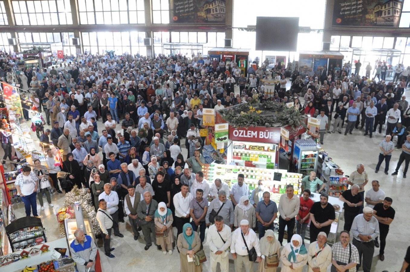 Dualarla uğurlandılar;