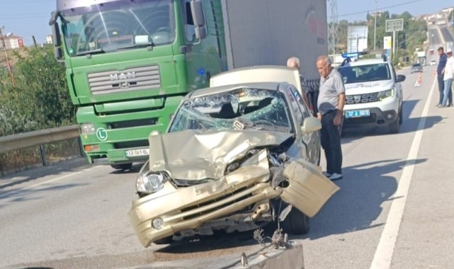 D100'de otomobil ile traktör çarpıştı: 1 yaralı;
