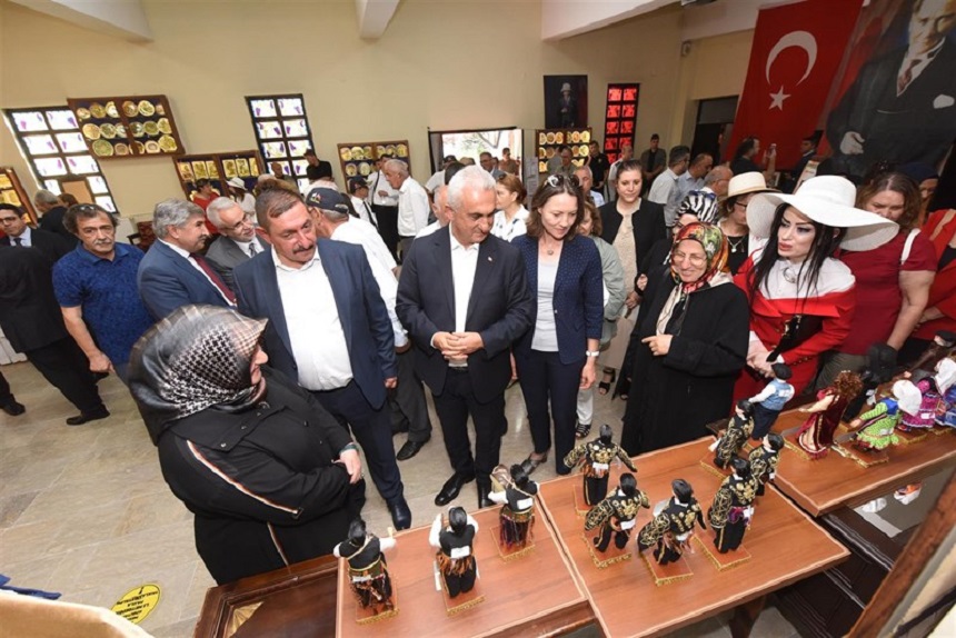 Karma sergi, beğeni topladı;