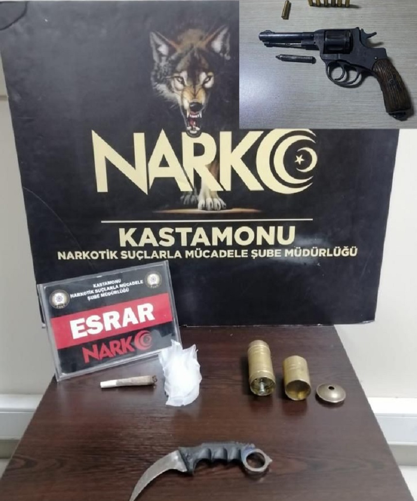Araçlarından uyuşturucu çıktı;