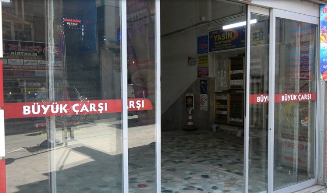 Büyük Çarşı önünde hummalı çalışma;
