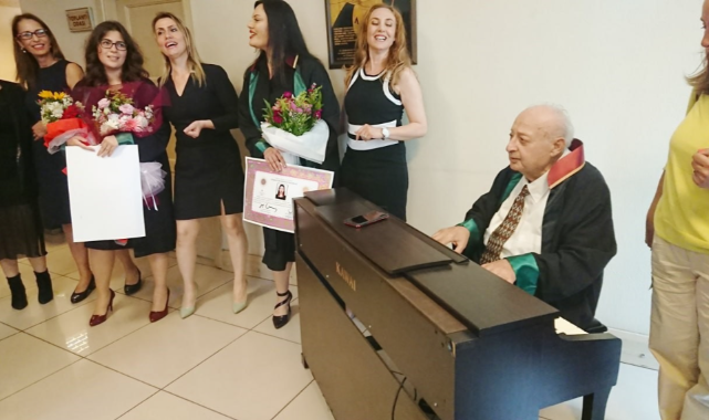84 yaşında avukat oldu;