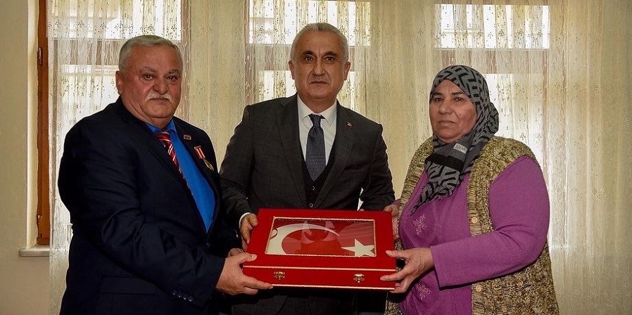 Vali Çakır’dan Şehit Ailelerine ziyaret;