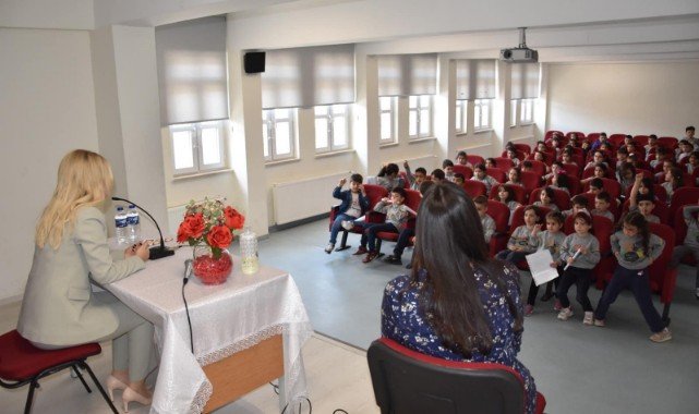 Öğrencilere Kaymakamlık mesleğini anlattı;