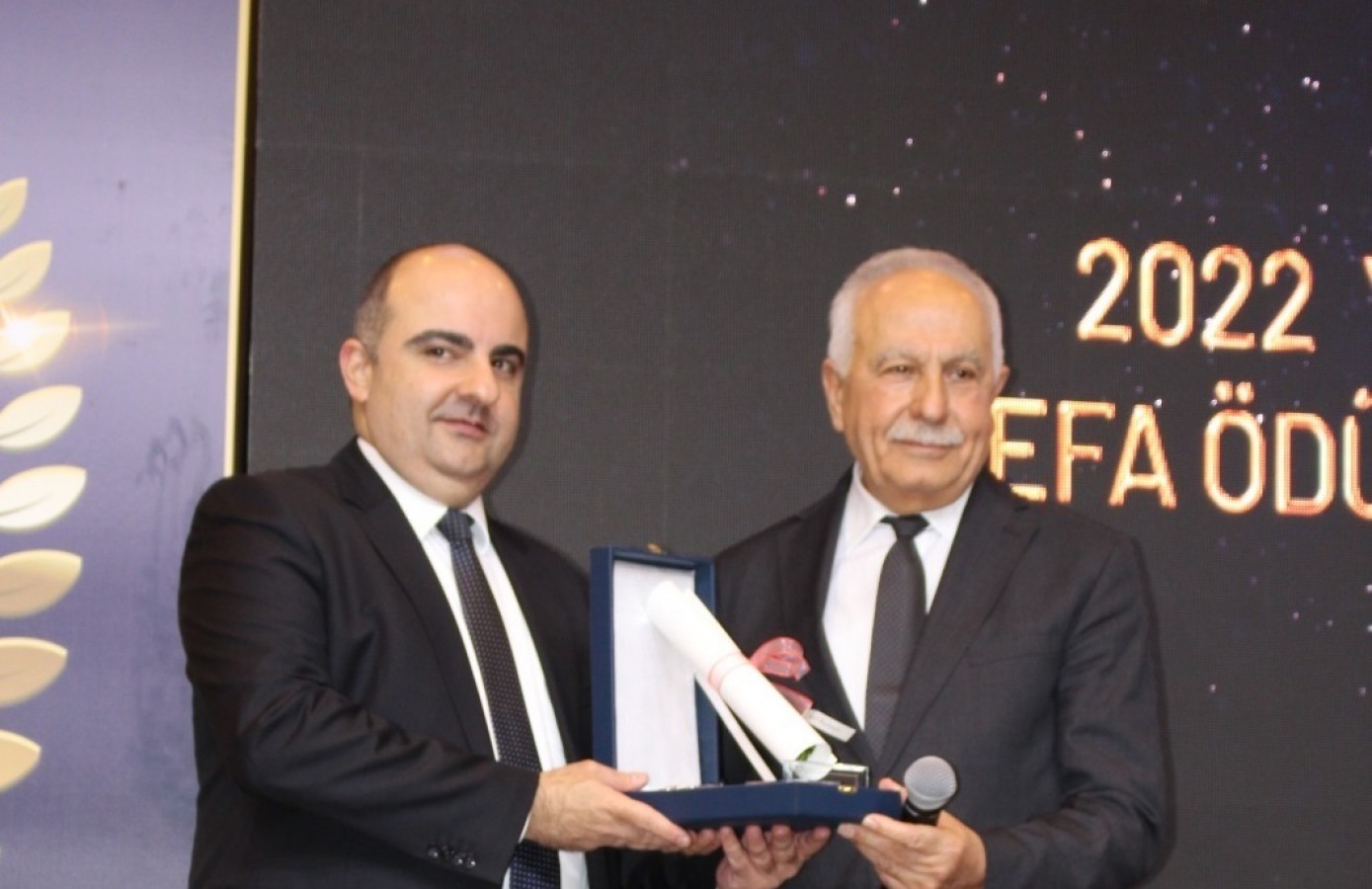 Başesgioğlu’na ‘vefa’ ödülü;